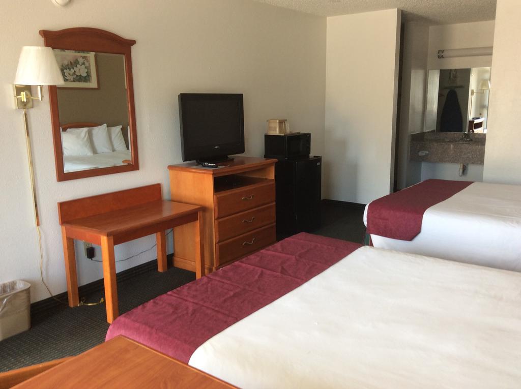 קליבורן Sagamar Inn מראה חיצוני תמונה